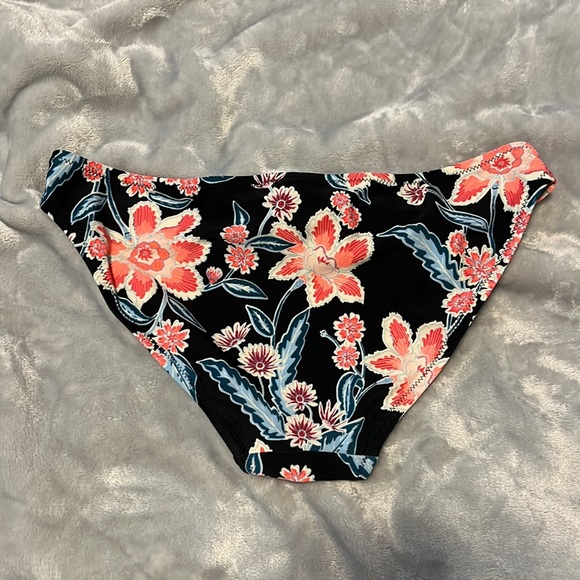 Bikini Bottoms - Picture 2 of 4